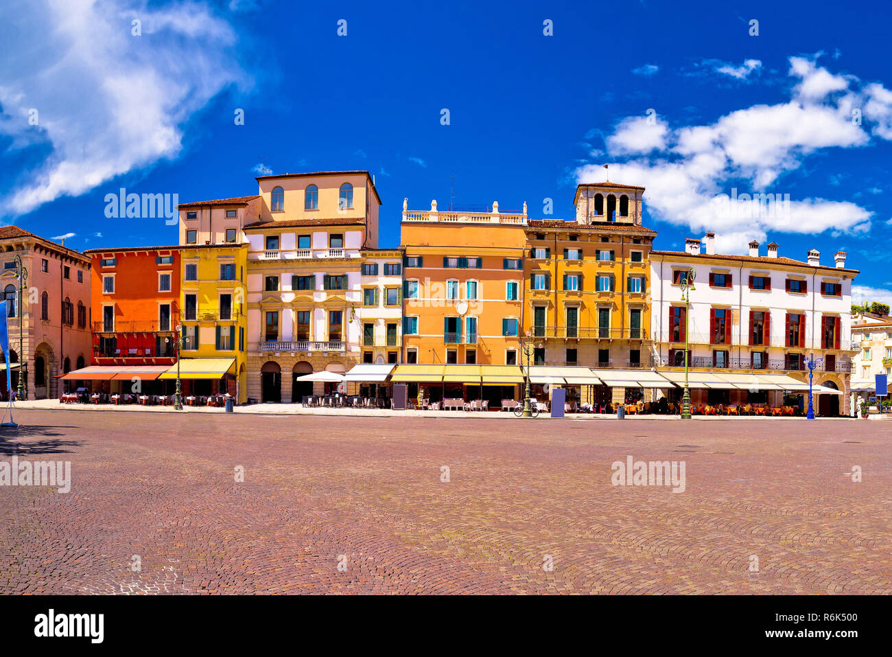 Die Piazza Bra in Verona bunte anzeigen Stockfoto