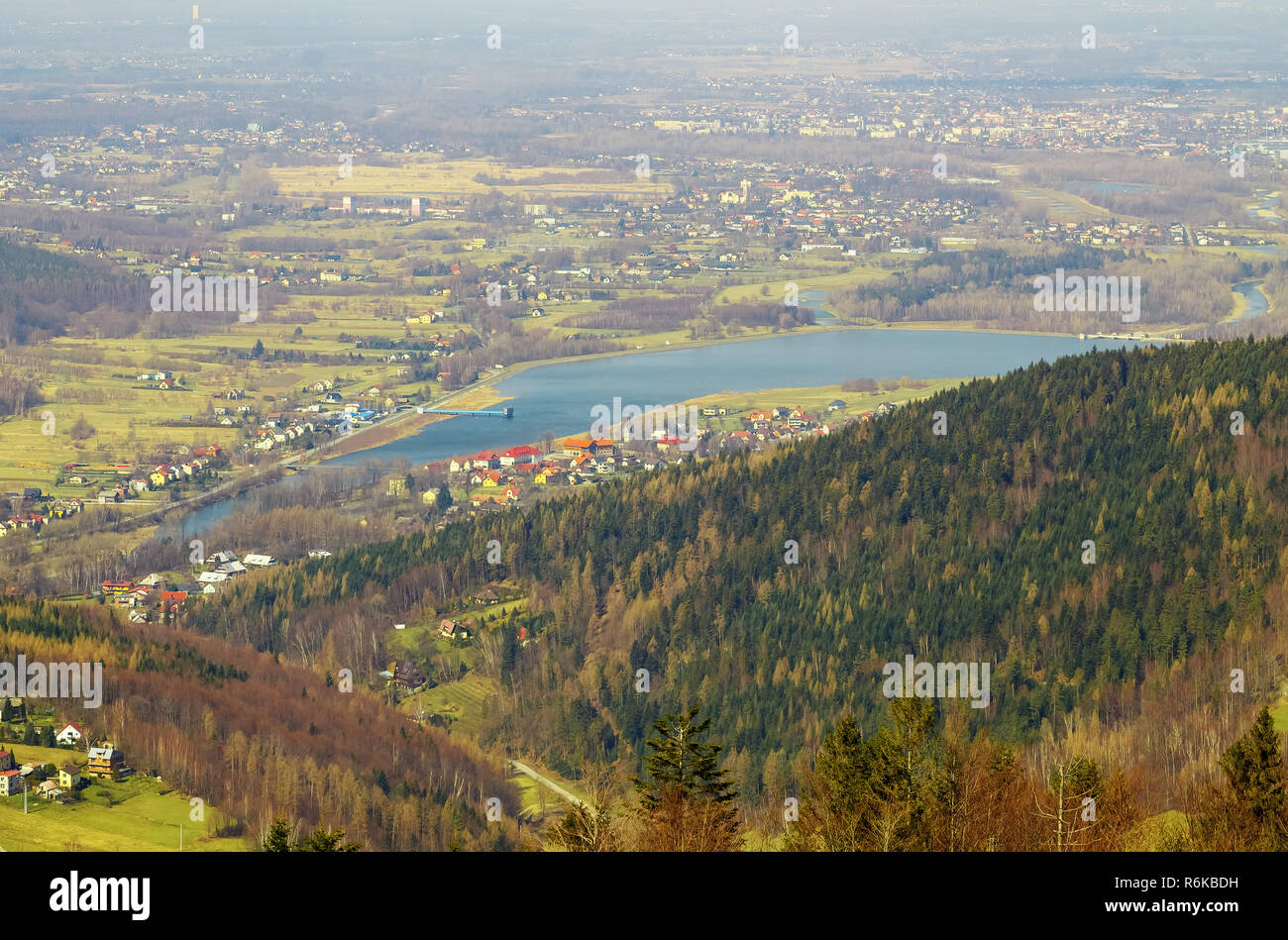 Blick von Zar Berg auf Siedlung im Frühling. Polen. Europa. Stockfoto