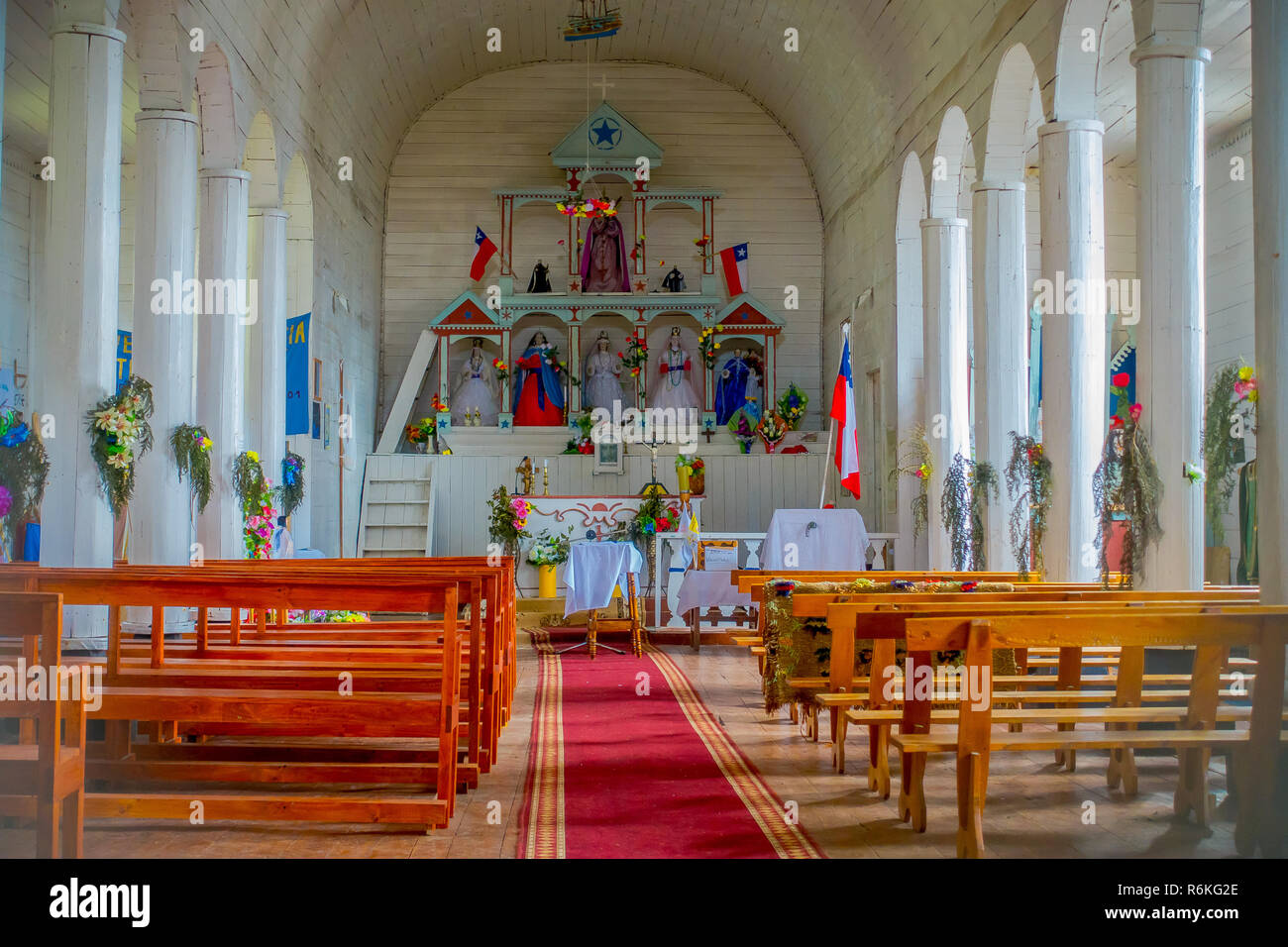 CHILOE, CHILE - September, 27, 2018: Innenansicht des Jes s von Nazareno Kirche in Aldachildo auf Lemuy Insel, ist einer der Kirchen von Chilo Archipelag Stockfoto