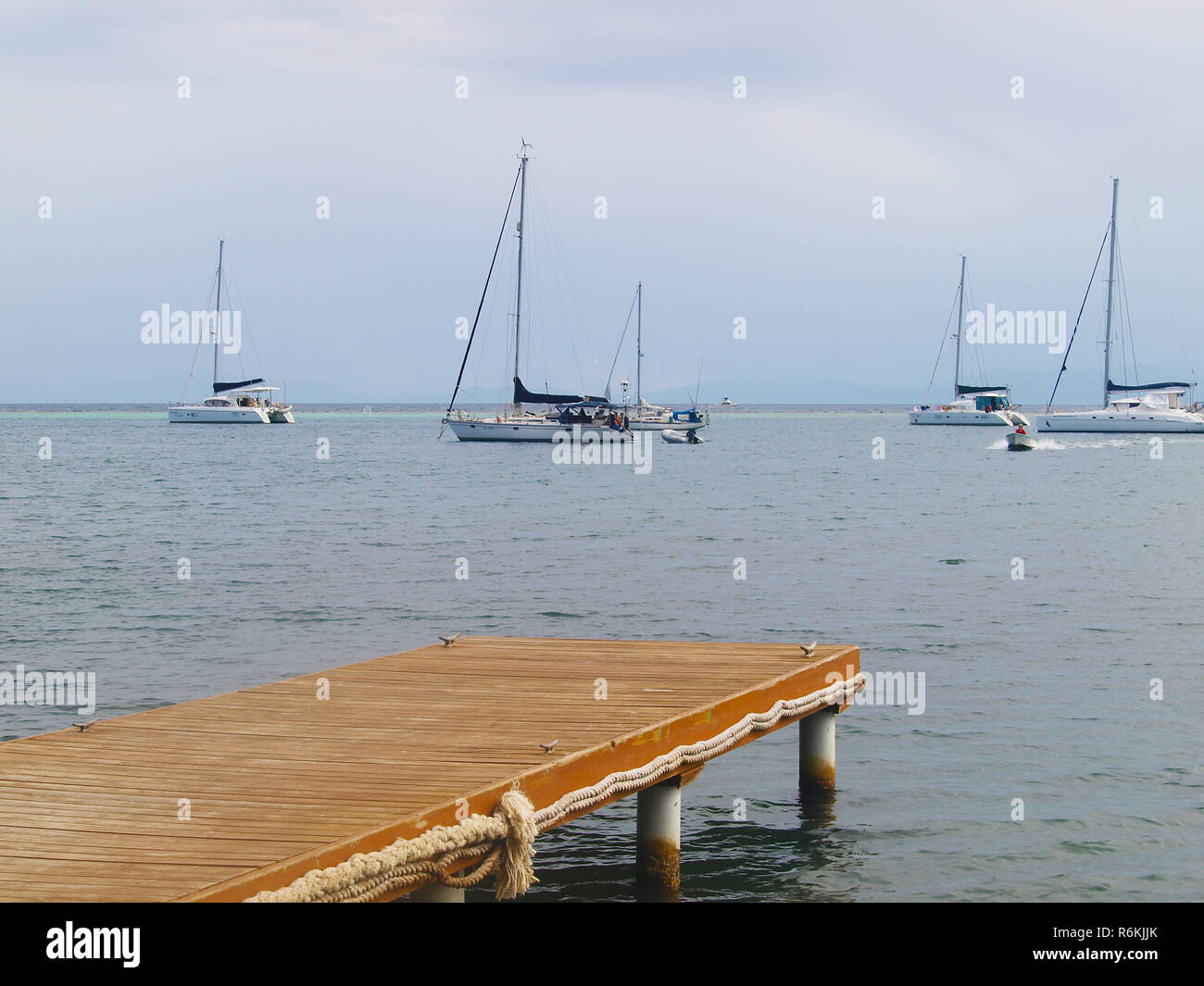 Holz- Dock in Roatan, Honduras Stockfoto