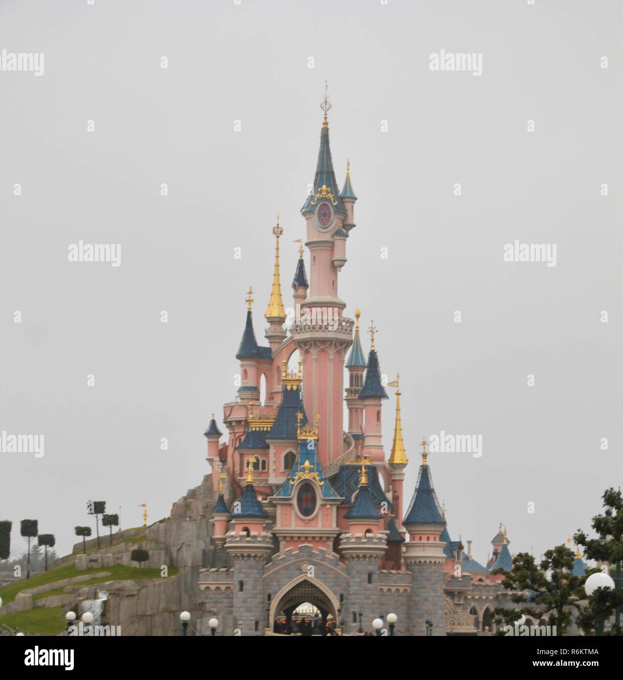 Disney Schloss im Disneyland in Paris, Frankreich Stockfoto