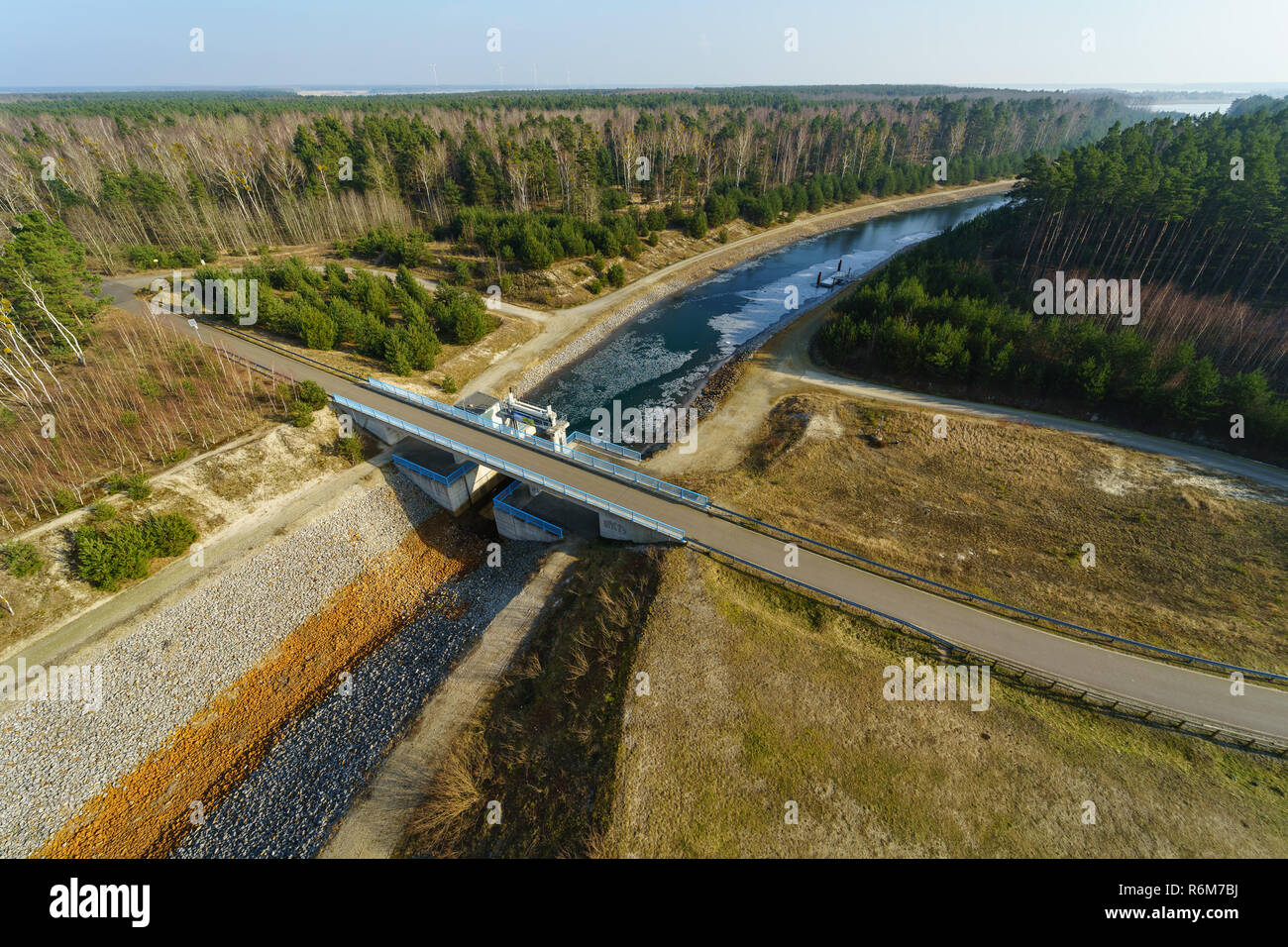 Einen Blick aus der Vogelperspektive Sornoer Kanal. In der Umgebung von Senftenberg. Deutschland. Bundesland Brandenburg. Stockfoto