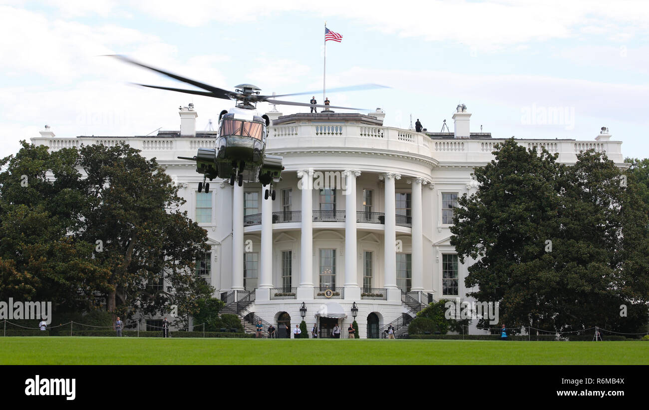 Marine Helicopter Squadron (HMX-1) läuft, Testflüge des neuen VH-92 ein über den Süden Rasen des Weißen Hauses auf Sept. 22, 2018, Washington, D.C. (U.S. Marine Corps Foto von Sgt. Hunter Helis) Stockfoto