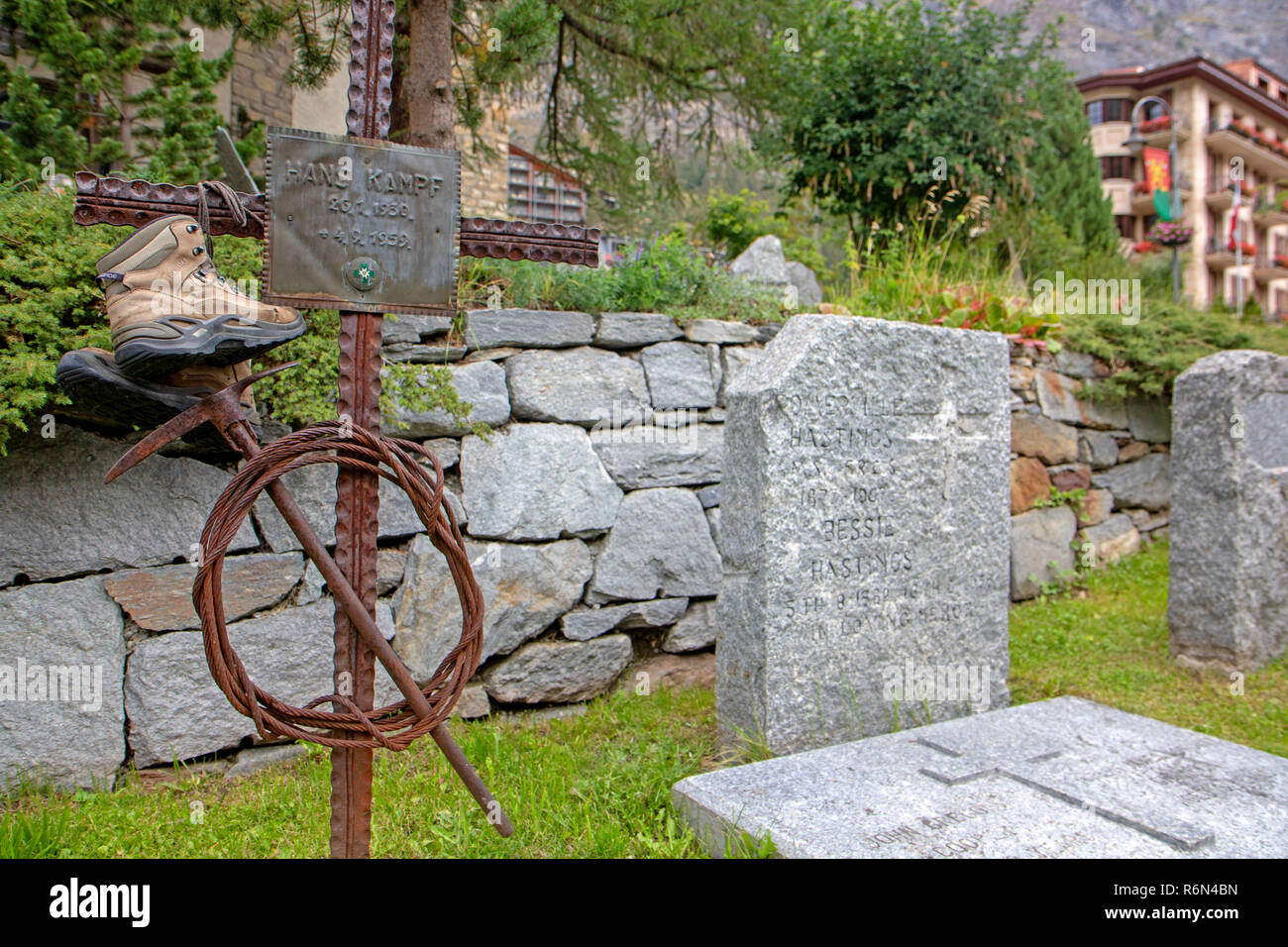 Die Kletterer Friedhof hinter der Kirche St. Mauritius in Zermatt Stockfoto