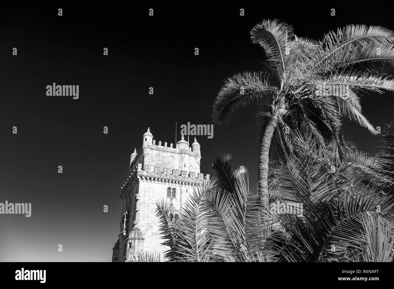 Schöne Aussicht von Belem Tower in Schwarz und Weiß. Stockfoto