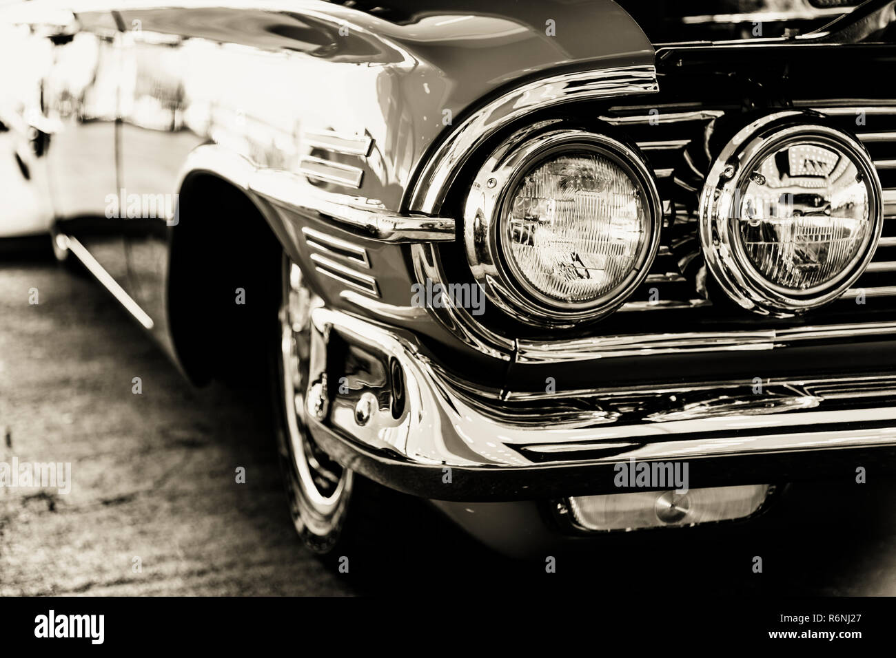 Foto von einem klassischen Fahrzeug mit close-up auf Scheinwerfer. Stockfoto
