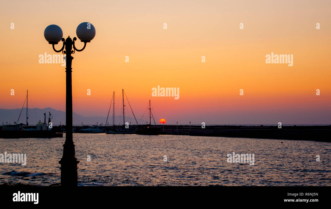 Sun Set in Griechenland / Gouves, Kreta Stockfoto