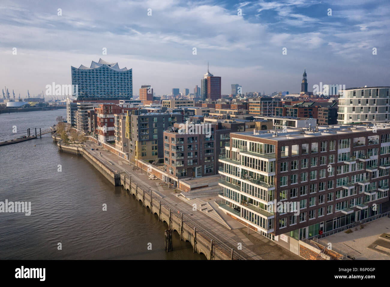Luftaufnahme von Dalmann Quay in der Hafencity zu Elbphilharmonie Stockfoto