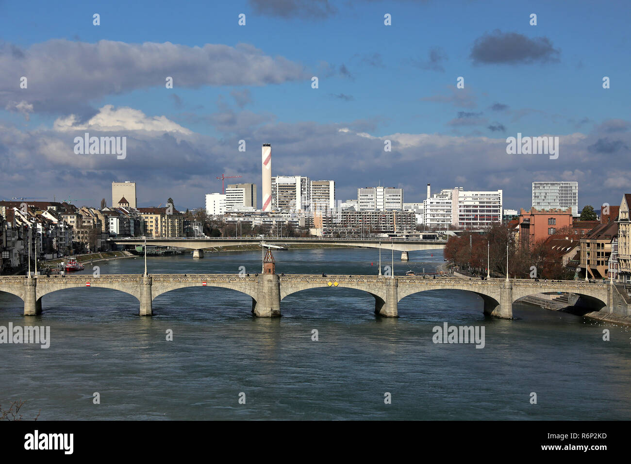 Rhein und der Mittleren Brücke in Basel Stockfoto