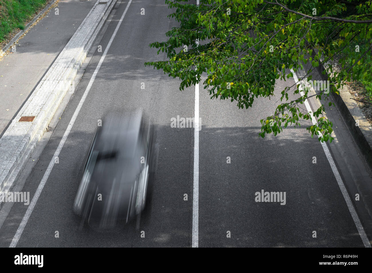 Motion Blur von Autos auf der Straße Stockfoto