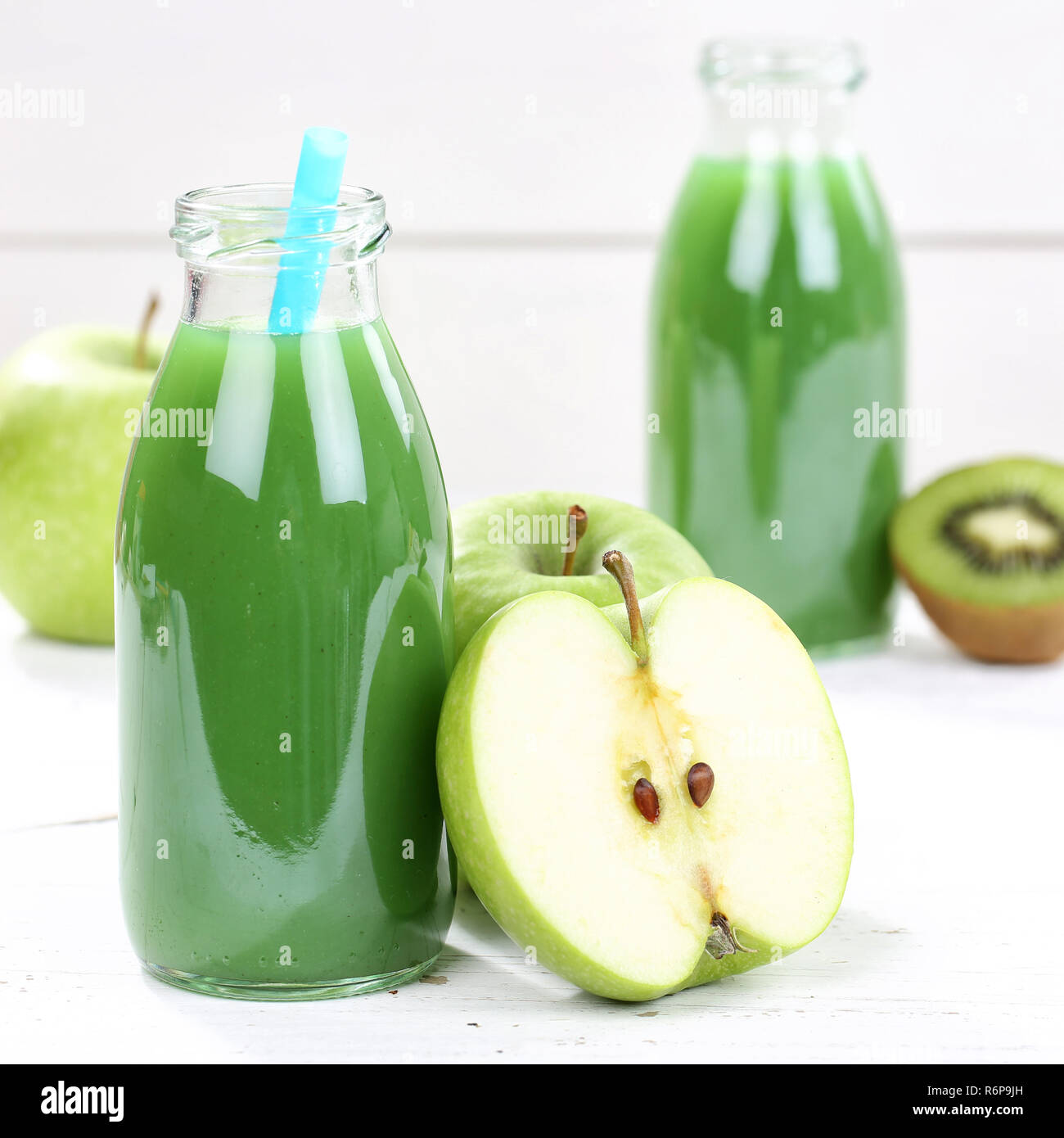 Grüne Smoothies Saft apfel grün Kiwi square Fruchtsaft Obst Früchte Stockfoto