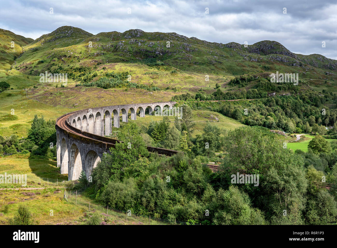 Glenfinnan Viaduct, West Highland Line Eisenbahnbrücke, Lochaber, Schottland, Vereinigtes Königreich Stockfoto