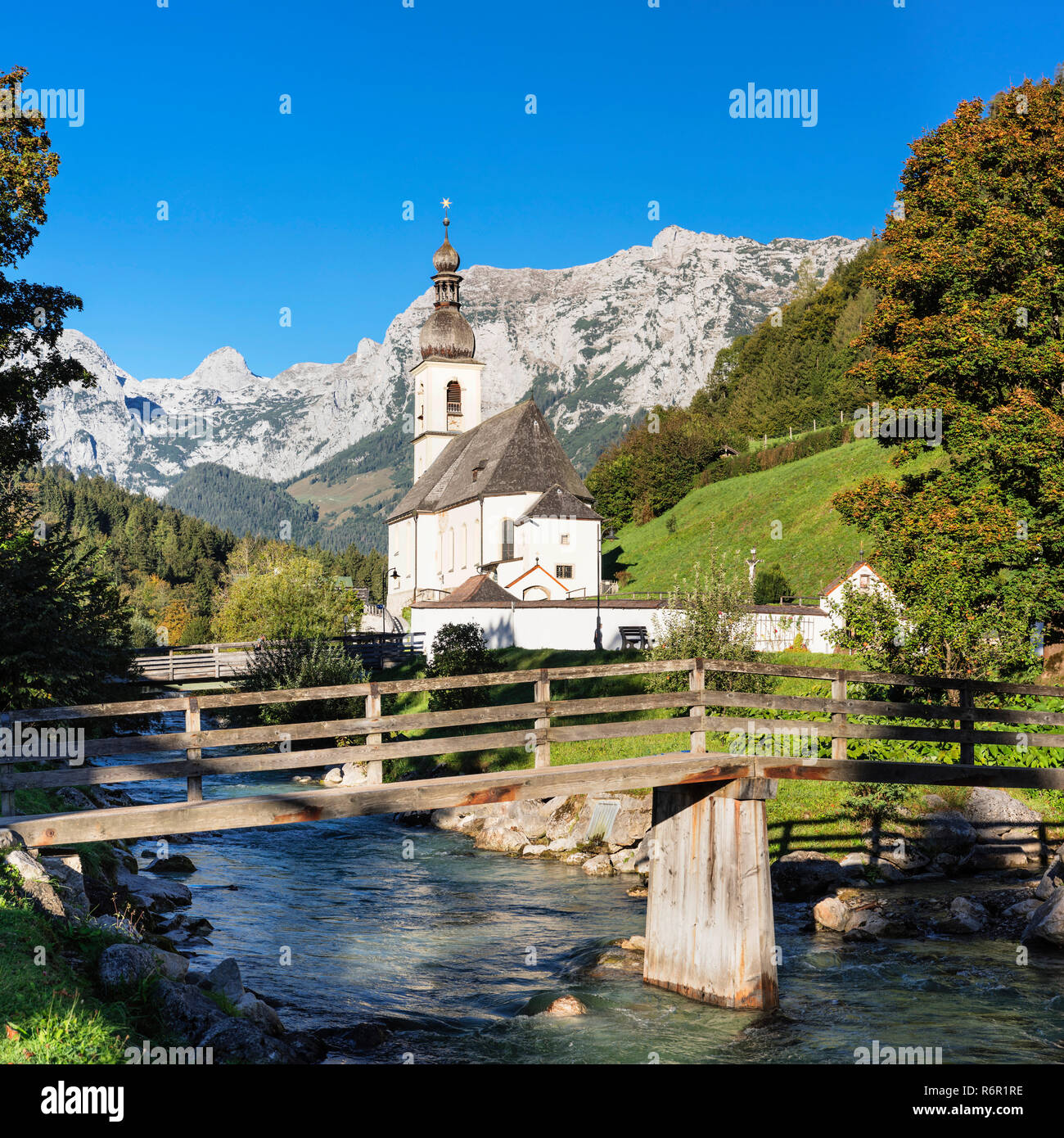 Pfarrkirche St. Sebastian, Reiteralpe, Ramsauer Ache, Berchtesgadener Land, Oberbayern, Deutschland Stockfoto