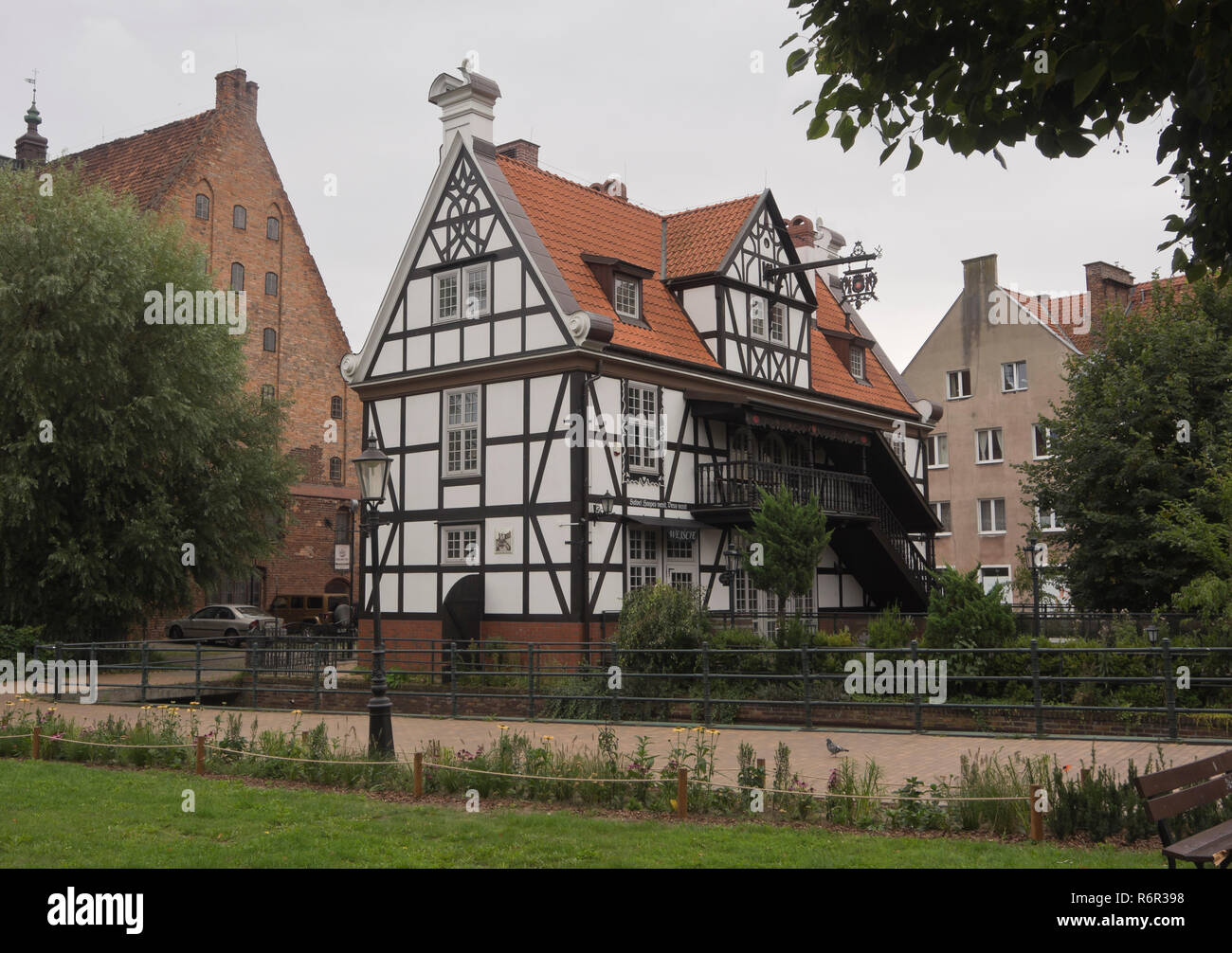 Fachwerkhaus in der Altstadt von Danzig in Polen Raduni canal Stockfoto