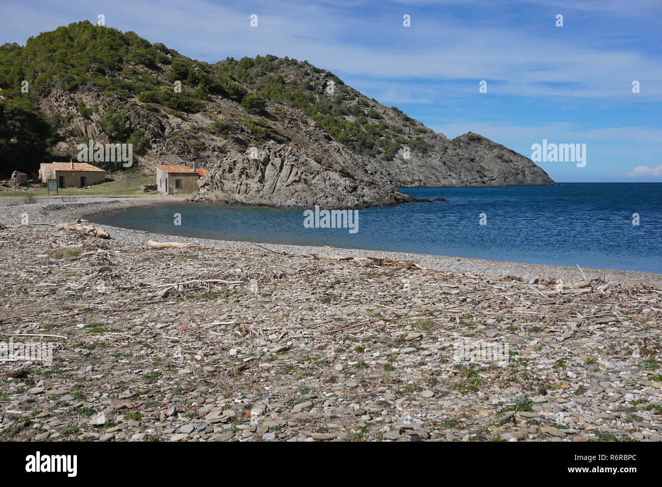Einsame Bucht mit Fischern, die Zuflucht in der Naturpark Cap de Creus, Cala Tavallera, Spanien, Costa Brava, Mittelmeer, El Port de la Selva, Cata Stockfoto
