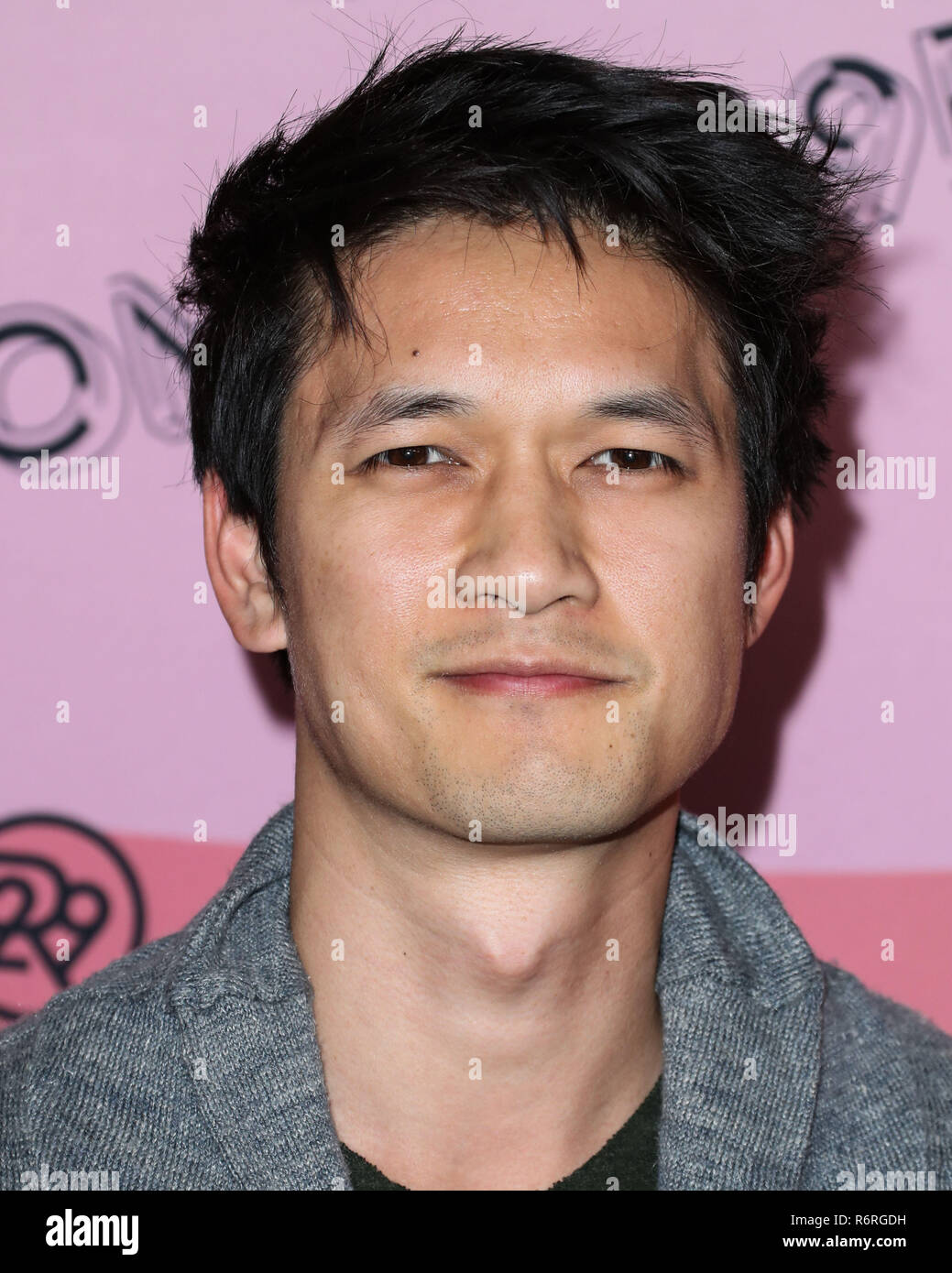 LOS ANGELES, Ca, USA - 04. Dezember: Schauspieler Harry Shum Jr. kommt an der Raffinerie 29 29 Zimmer Los Angeles 2018: Erweitern Sie Ihre Realität Opening Party gehalten an Stockfoto