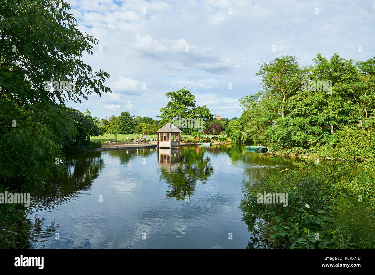 Dulwich Park See im Sommer, Dulwich, South East London, UK Stockfoto
