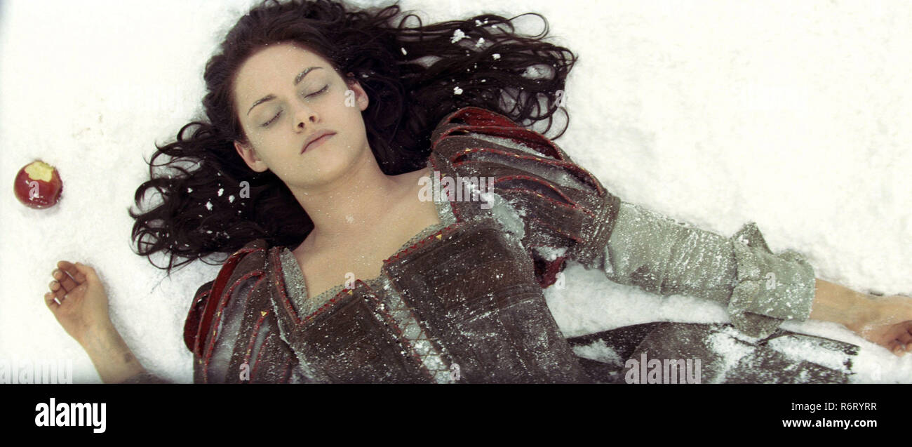 Kristen Stewart Snow White Huntsman Stockfotos Und Bilder Kaufen Alamy