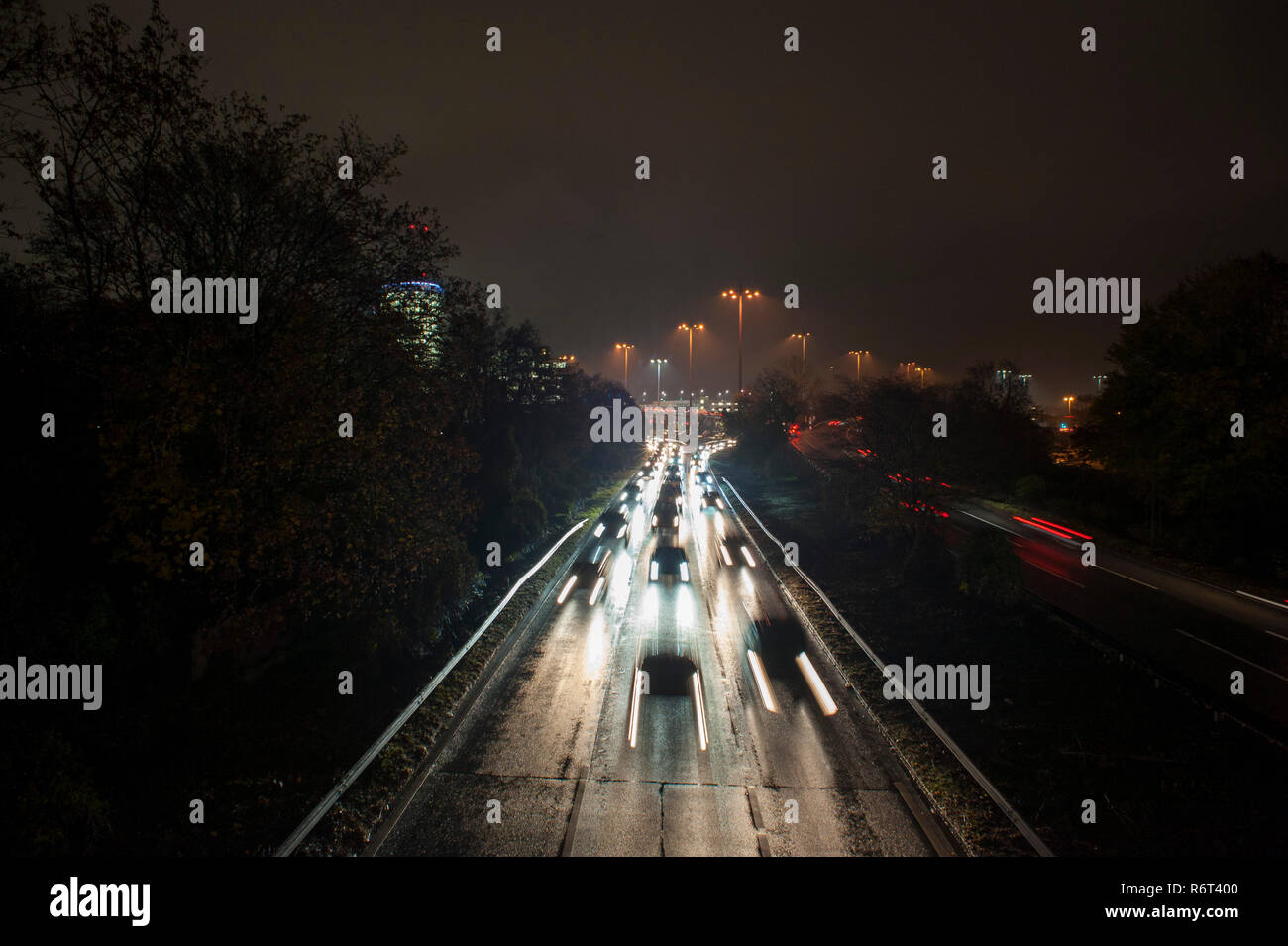 Am Abend den Berufsverkehr in Düsseldorf, Deutschland Stockfoto