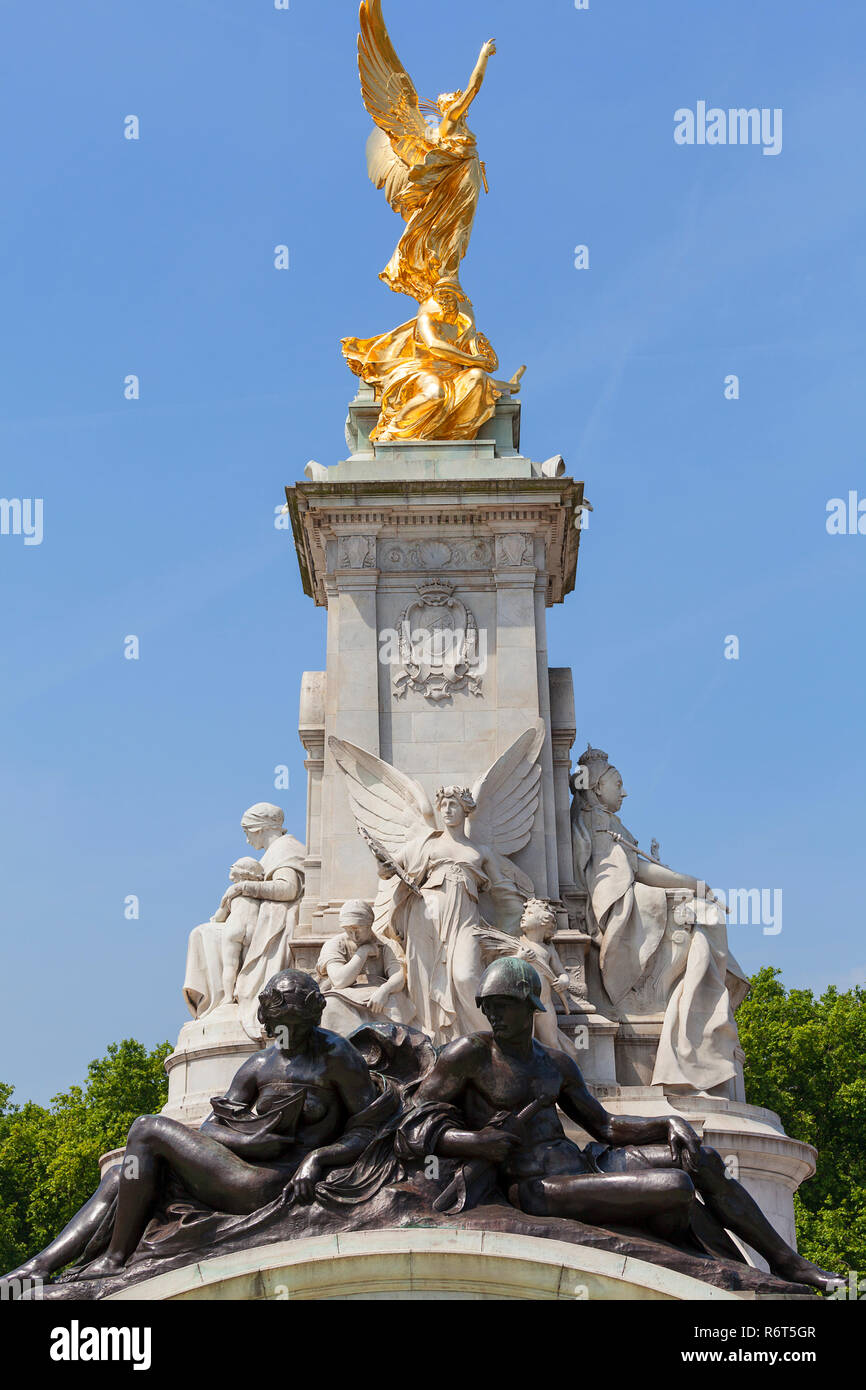 Queen Victoria Denkmal vor dem Buckingham Palace, London, Vereinigtes Königreich Stockfoto