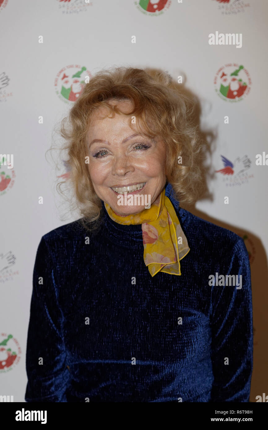 Paris, Frankreich. 5 Dez, 2018. Isabelle Aubret - Start der Kampagne Grüne Weihnachtsmänner 2018 der Französischen Secours Populaire am Musée des Arts forains am 5. Dezember 2018 in Paris, Frankreich. Quelle: Bernard Menigault/Alamy leben Nachrichten Stockfoto