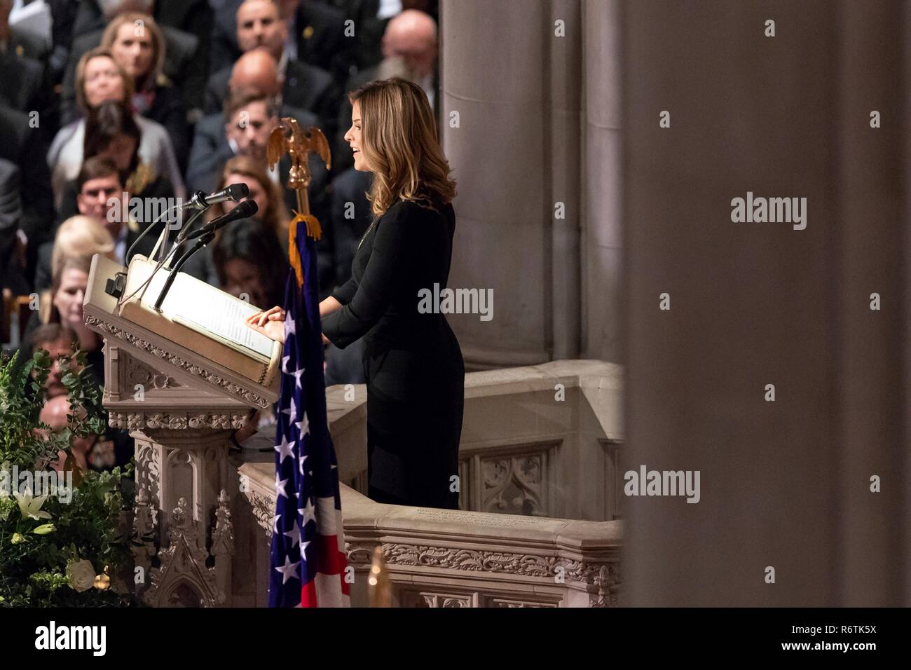 Jenna Bush Hager, Enkelin des ehemaligen Präsidenten George H.W. Bush, liefert einen Messwert an seinem Staatsbegräbnis in der National Cathedral Dezember 5, 2018 in Washington, DC. Bush, der 41. Präsident, starb in seinem Haus in Houston Alter 94. Stockfoto