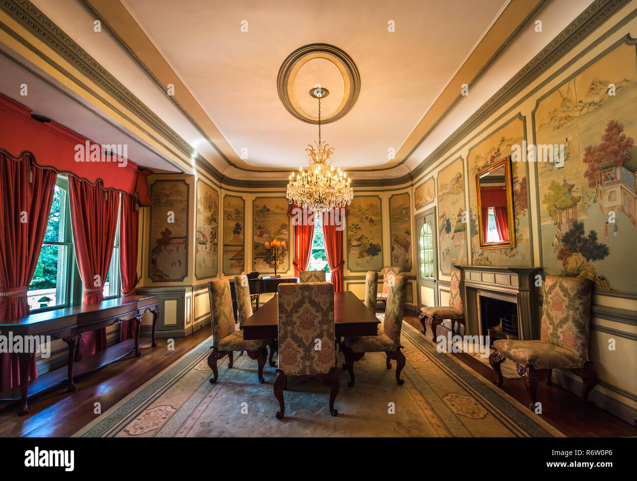 Dekorative Tapete ziert die Musik Zimmer im Callanwolde Fine Arts Center in Atlanta, Georgia. Stockfoto