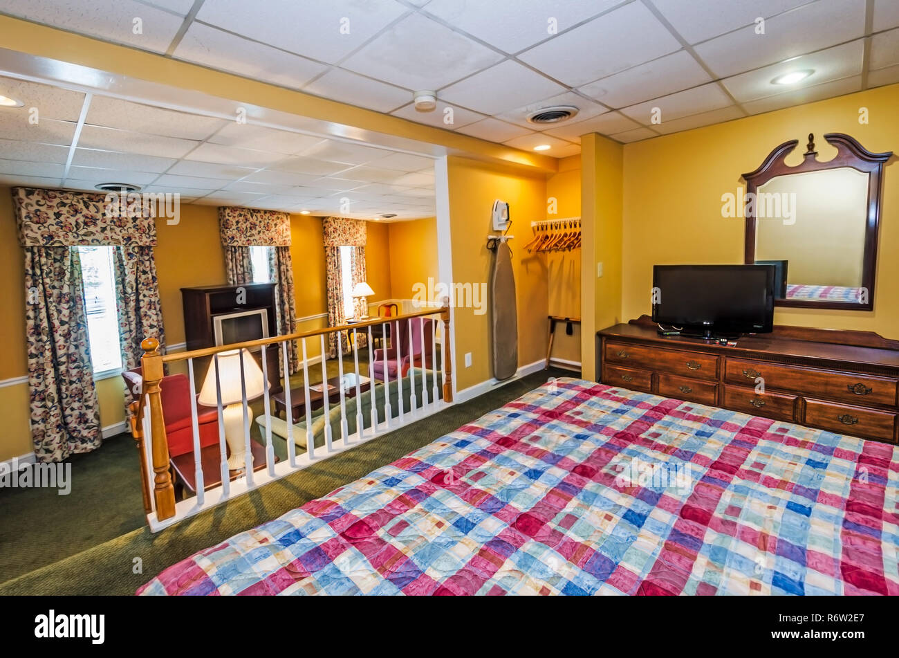 Das Gästehaus Schlafzimmer ist geräumig im University Inn, ein familiengeführtes Hotel in der Nähe von der Emory University in Atlanta, Georgia, 29. Mai 2014. Stockfoto
