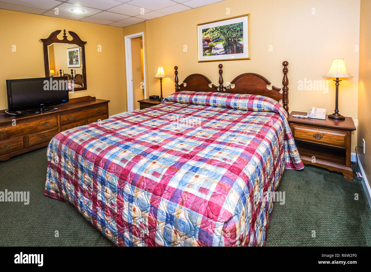 Das Gästehaus Schlafzimmer ist geräumig im University Inn, ein familiengeführtes Hotel in der Nähe von der Emory University in Atlanta, Georgia, 29. Mai 2014. Stockfoto