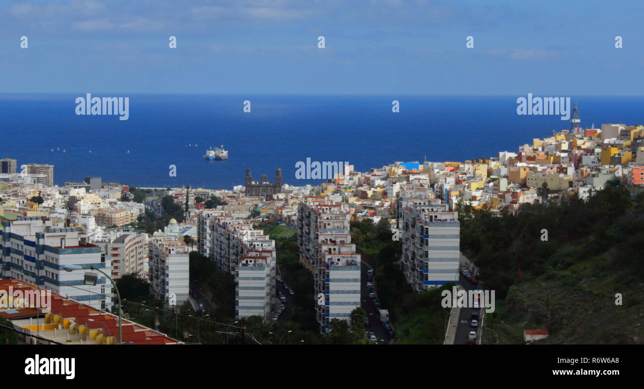 Ciudad ein orilla del Mar. Stadt am Meer Stockfoto