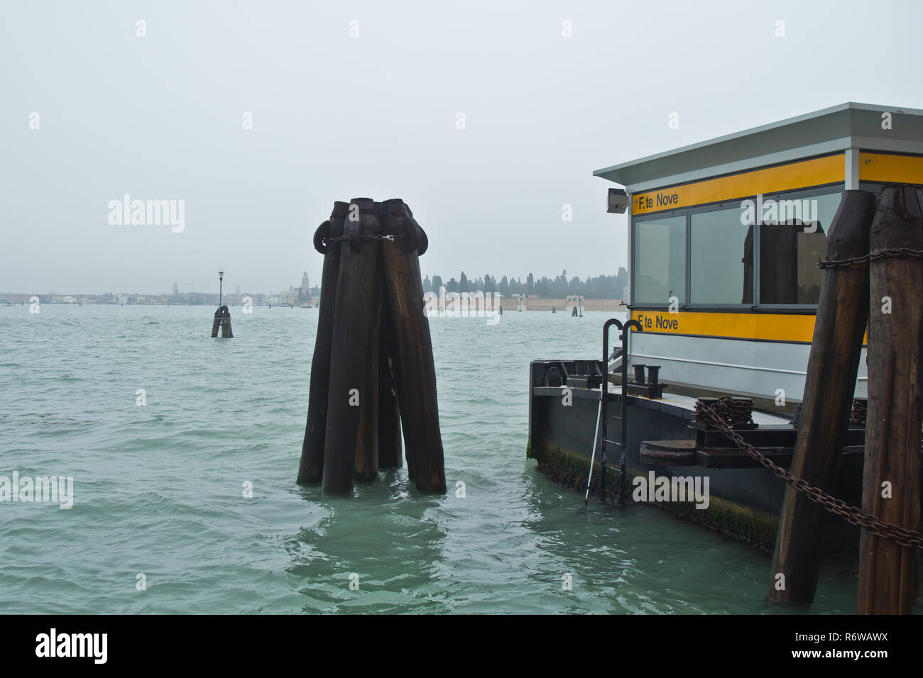 Acqua Alta - Venedig Hochwasser. Venedig, die Hauptstadt der nördlichen Italien Veneto Region, ist auf mehr als 100 kleinen Inseln gebaut. Stockfoto