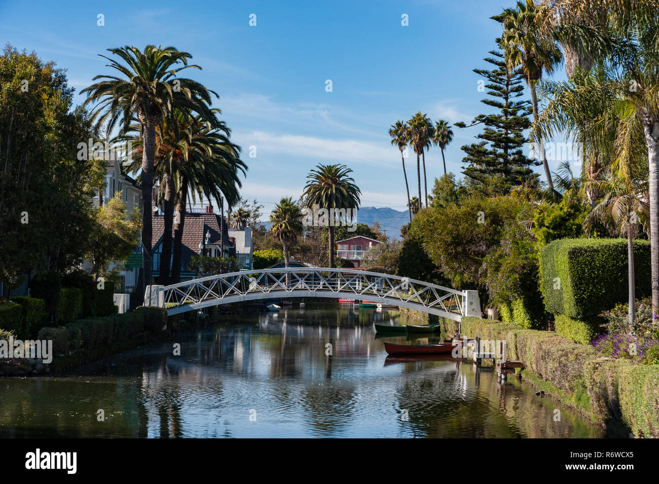 Fußgänger-Brücke über die Kanäle von Venedig in der Nähe von Los Angeles, Kalifornien Stockfoto