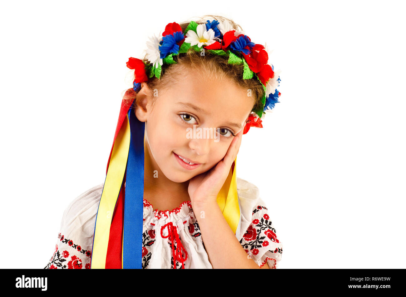 Kleines Mädchen in traditionellen ukrainischen Kleid auf Weiß isoliert Stockfoto