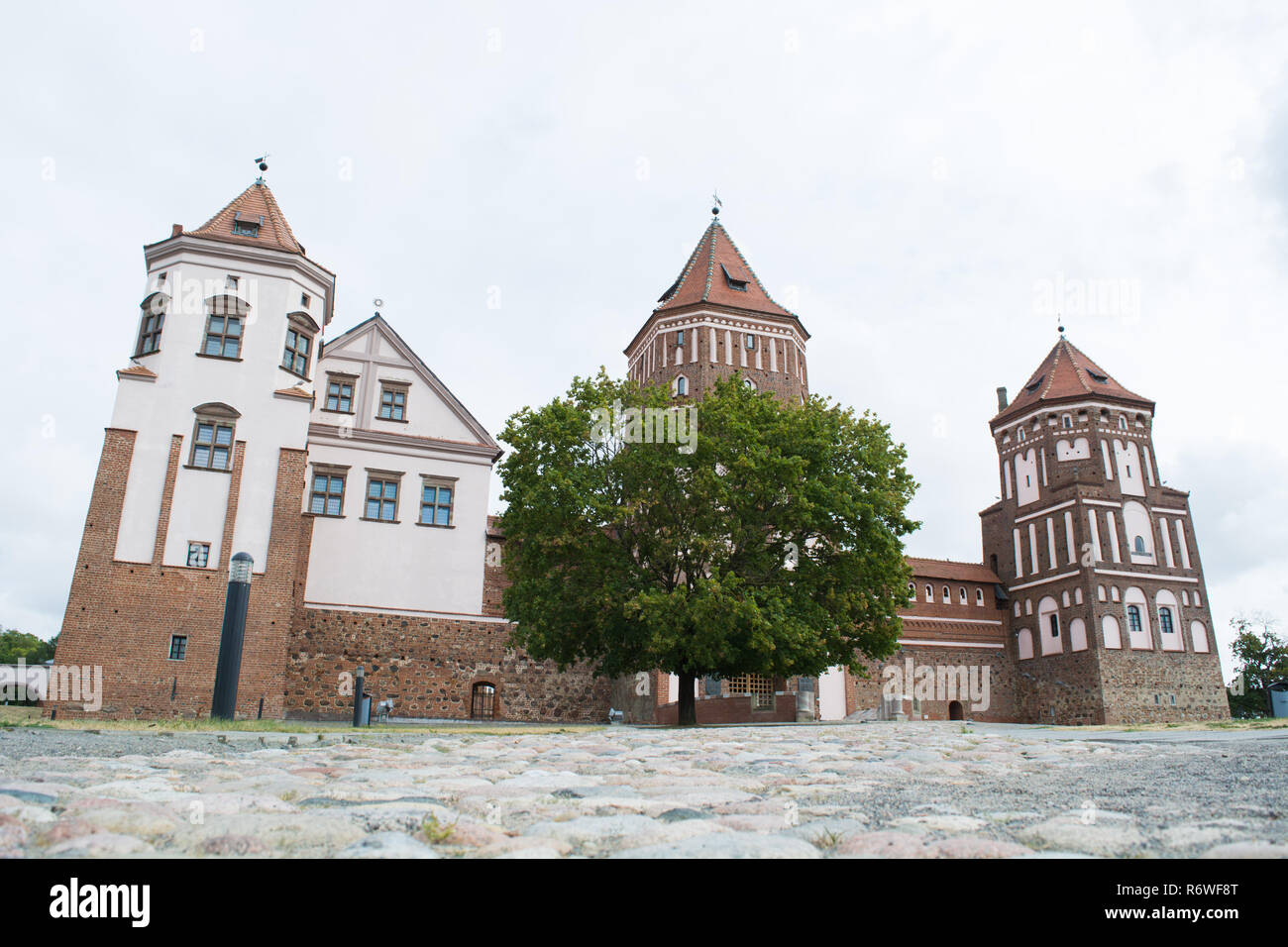 Mir, Belarus - 3. September 2015: Mir Schloss ist ein Weltkulturerbe der UNESCO, Ost Europa. Mir Burganlage von XVI - XX. Jahrhundert. Stockfoto