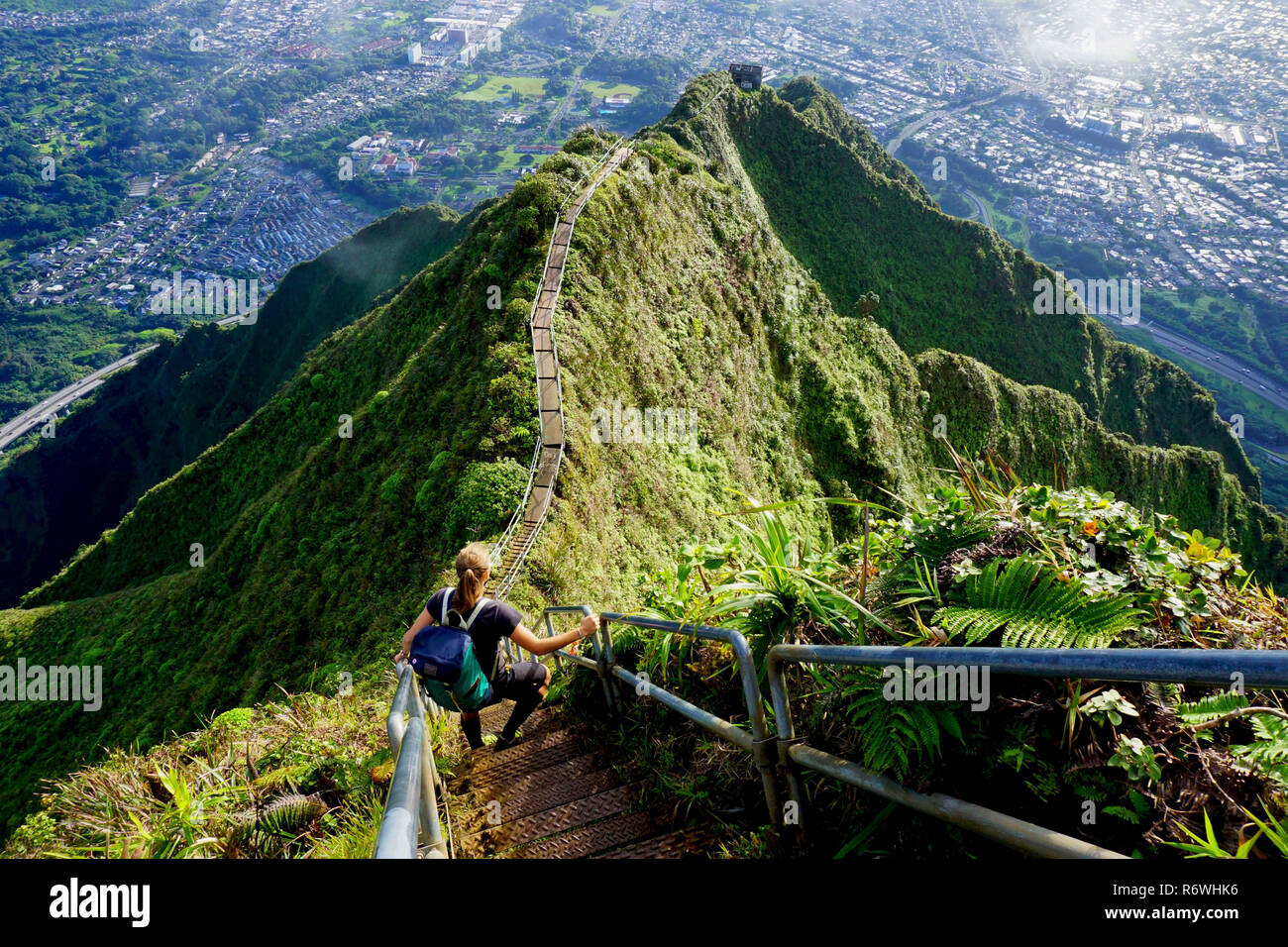 Haiku Treppen, die Treppe in den Himmel, Haiku Ladder, Wanderweg, Oahu, Hawaii, USA Stockfoto
