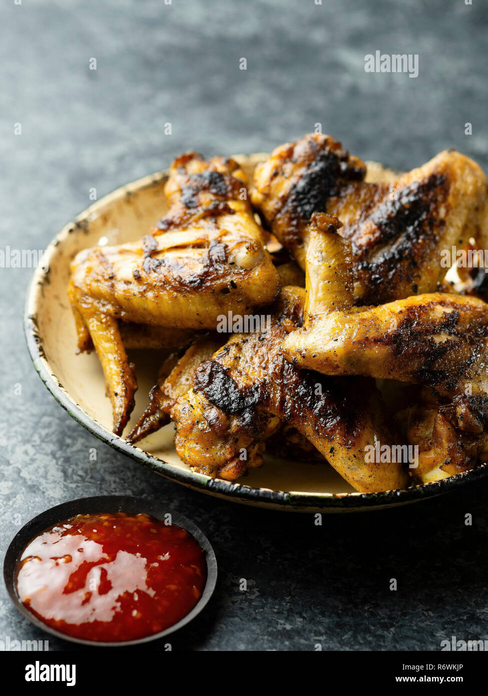 Platte des Barbecue Chicken Wing Stockfoto