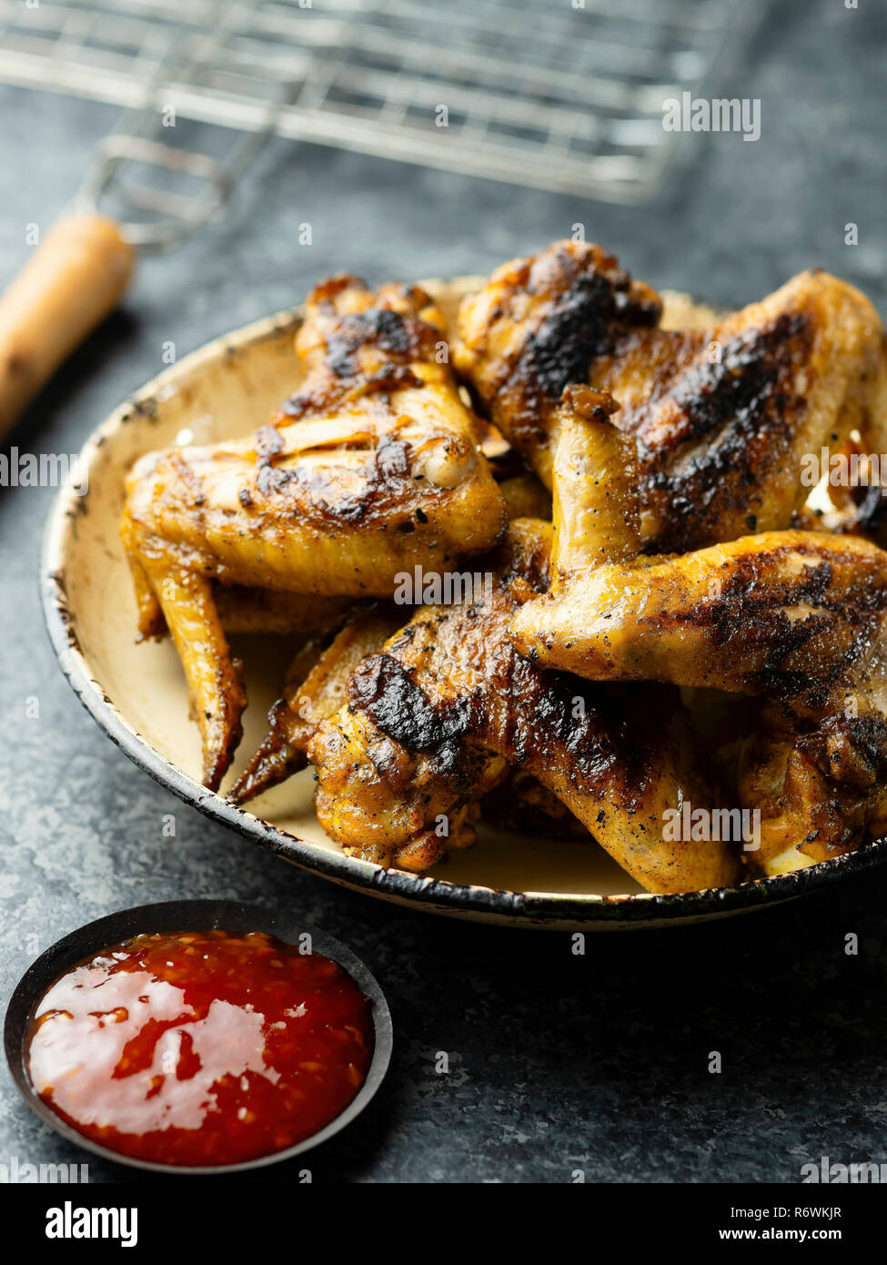Platte des Barbecue Chicken Wing Stockfoto