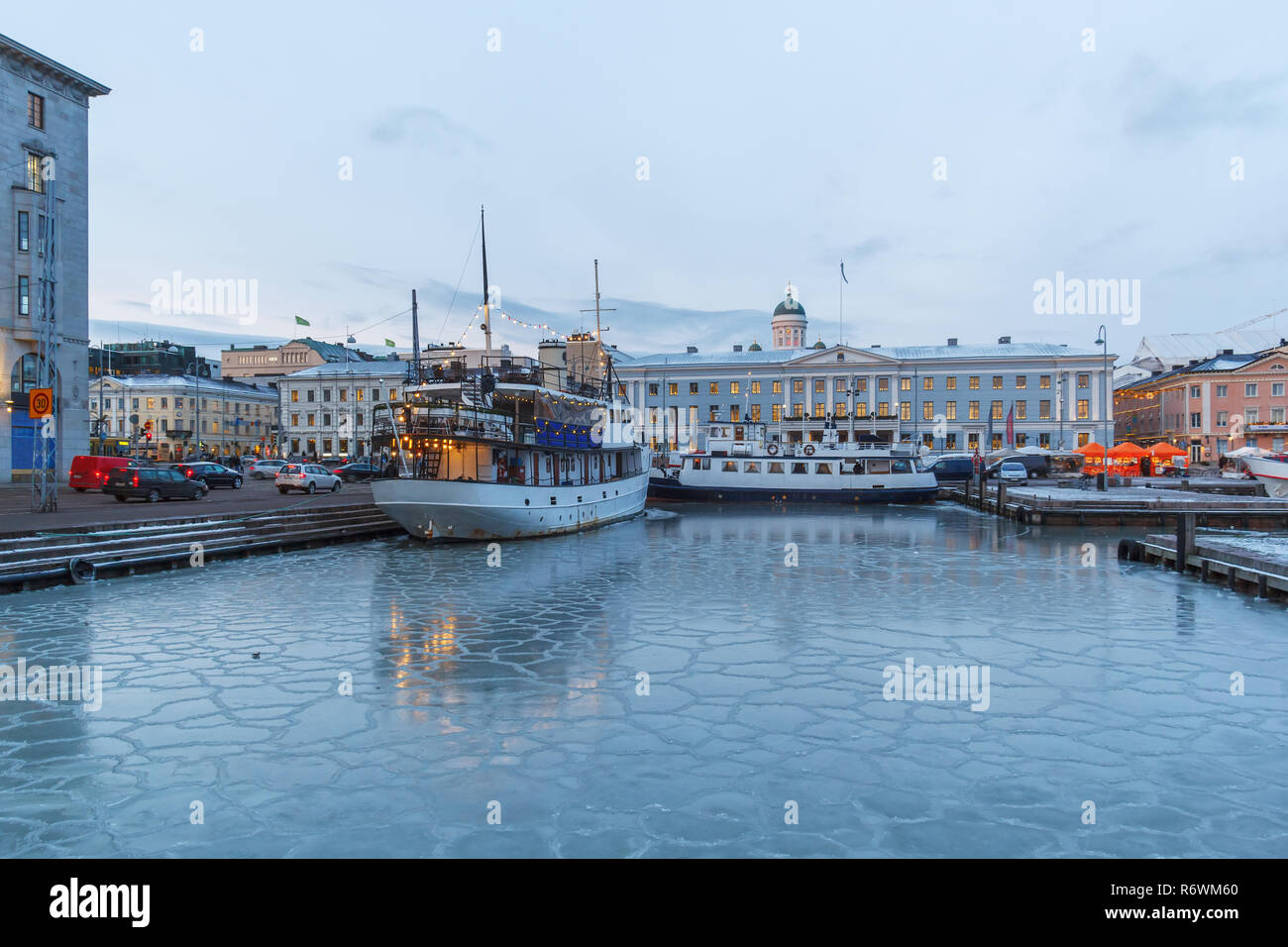 Dämmerung auf der Werft in Helsinki, Finnland Stockfoto