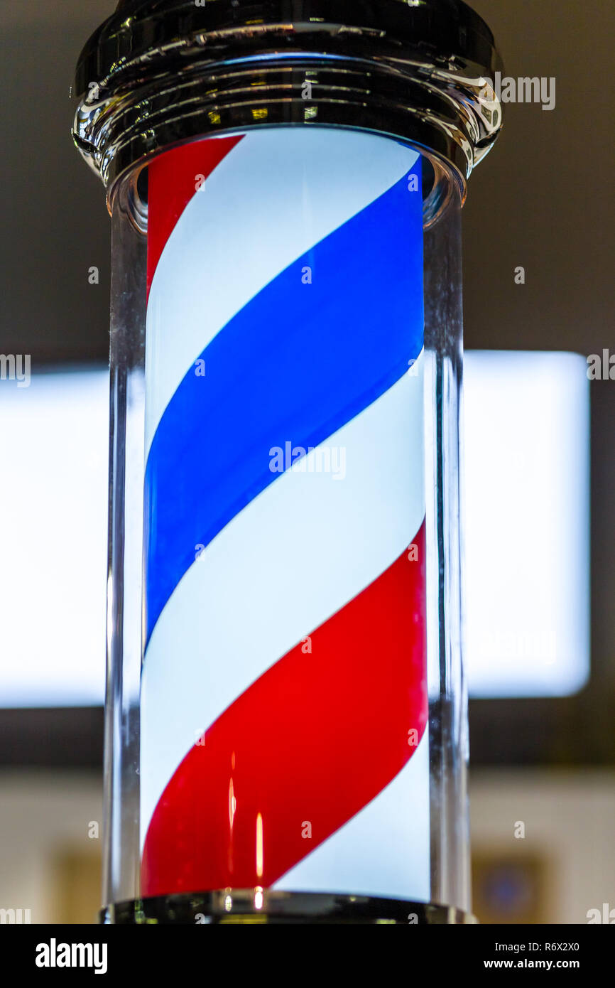 Weiß, Blau und Rot Spiralen der klassischen Barber Shop anmelden Stockfoto