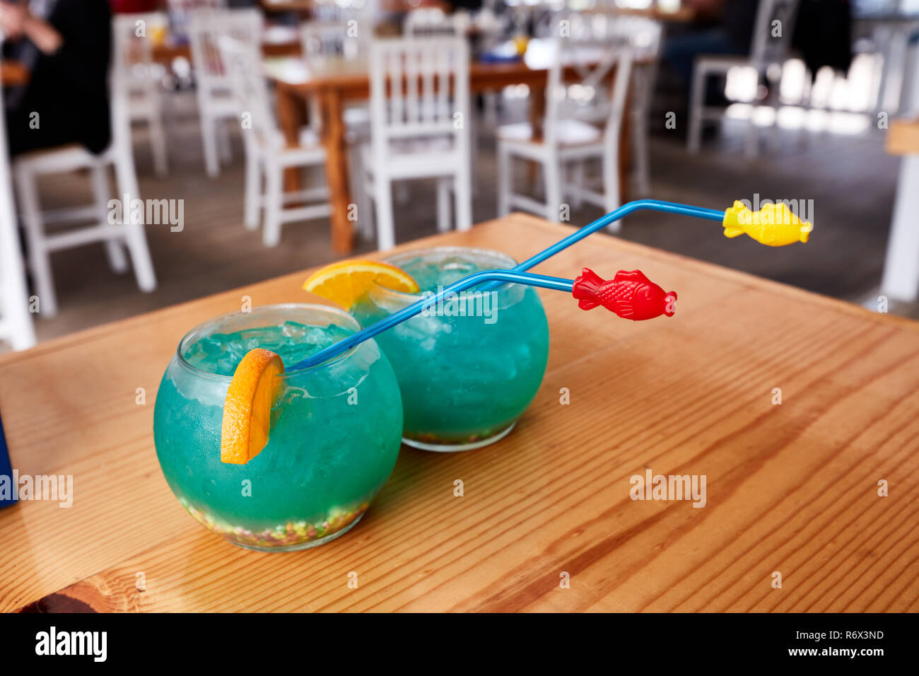Fishbowl Getränke an der Landungsbrücke Restaurant in St. Ignace, Michigan Stockfoto