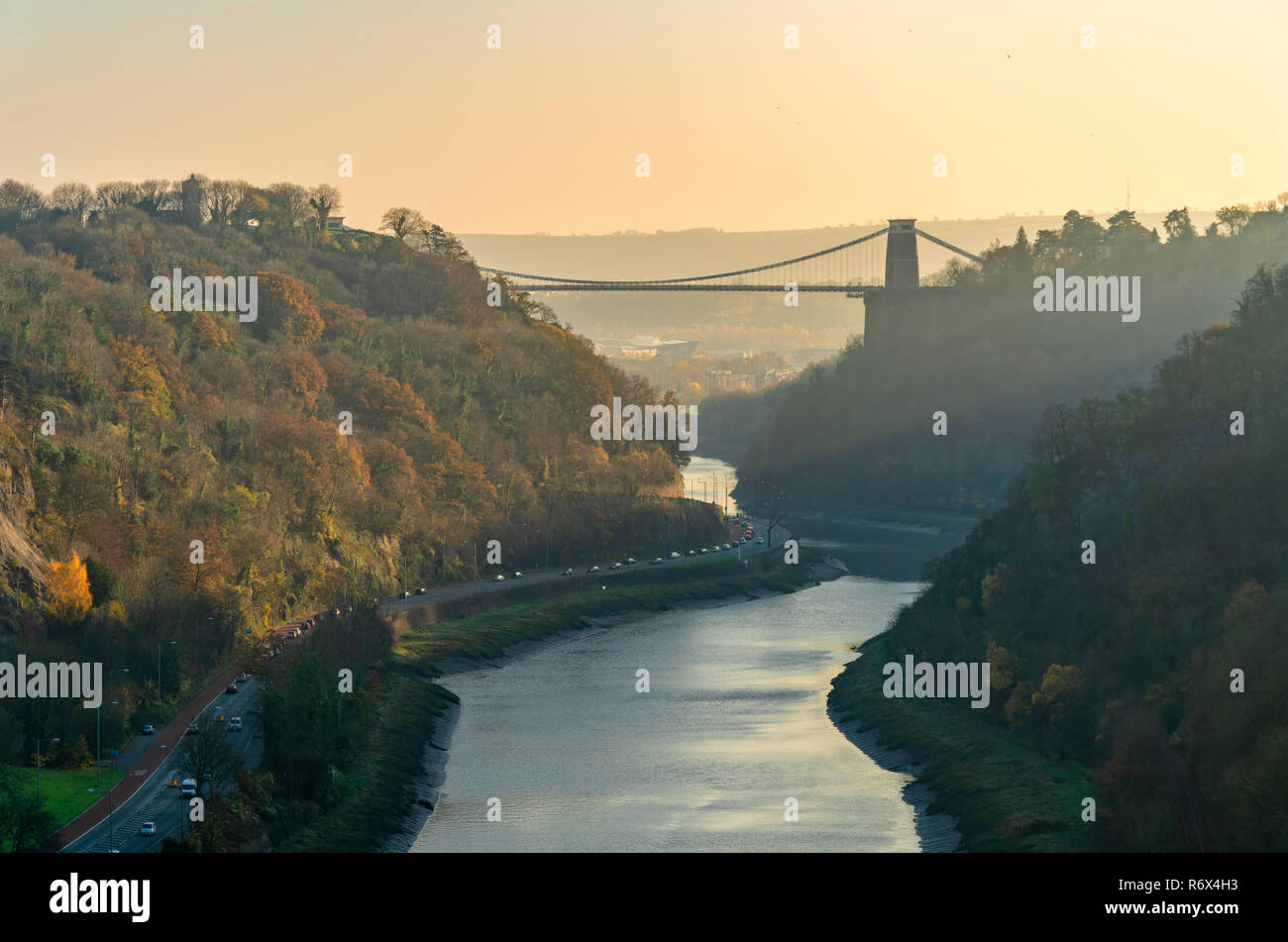 Clifton Suspension Bridge überspannt den Fluss Avon, Bristol, Vereinigtes Königreich Stockfoto