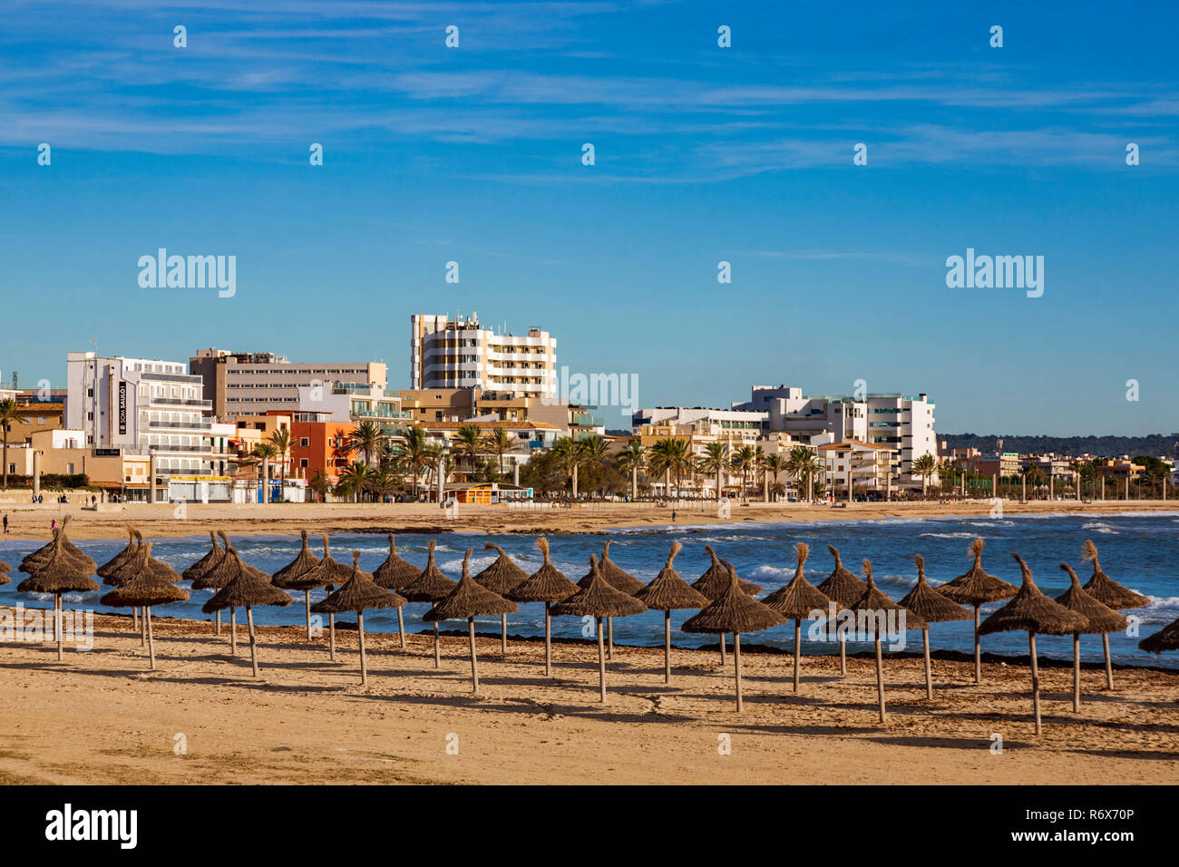 Strand mit Hotels und Restaurants, den sogenannten "Ballermann, Playa de Palma, Platja de Palma, Mallorca, Mallorca, Balearen, Spanien, Europa Stockfoto