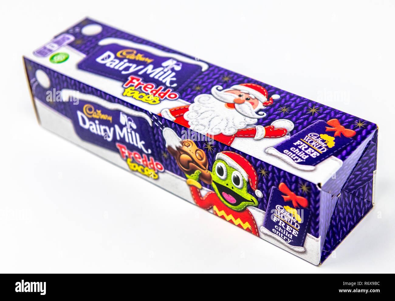 Cadbury Dairy Milk Freddo Gesichter mit einem Thema Weihnachten in einem Karton. Stockfoto