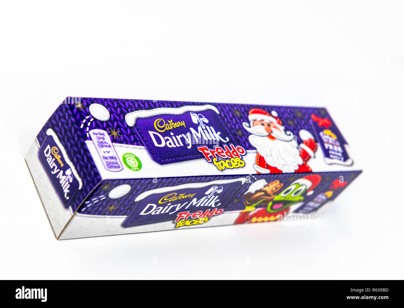 Cadbury Dairy Milk Freddo Gesichter mit einem Thema Weihnachten in einem Karton. Stockfoto