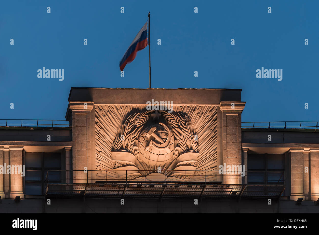 Staat Flagge der Russischen Föderation über die Staatsduma Stockfoto