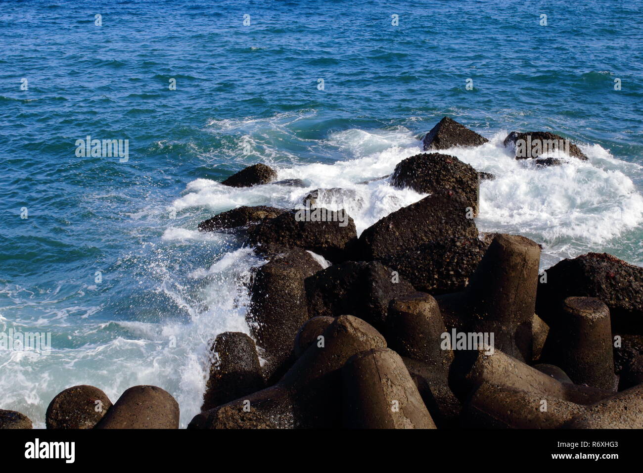 Brechende Wellen. Sea Foam. (Strampler de Las Olas) Stockfoto