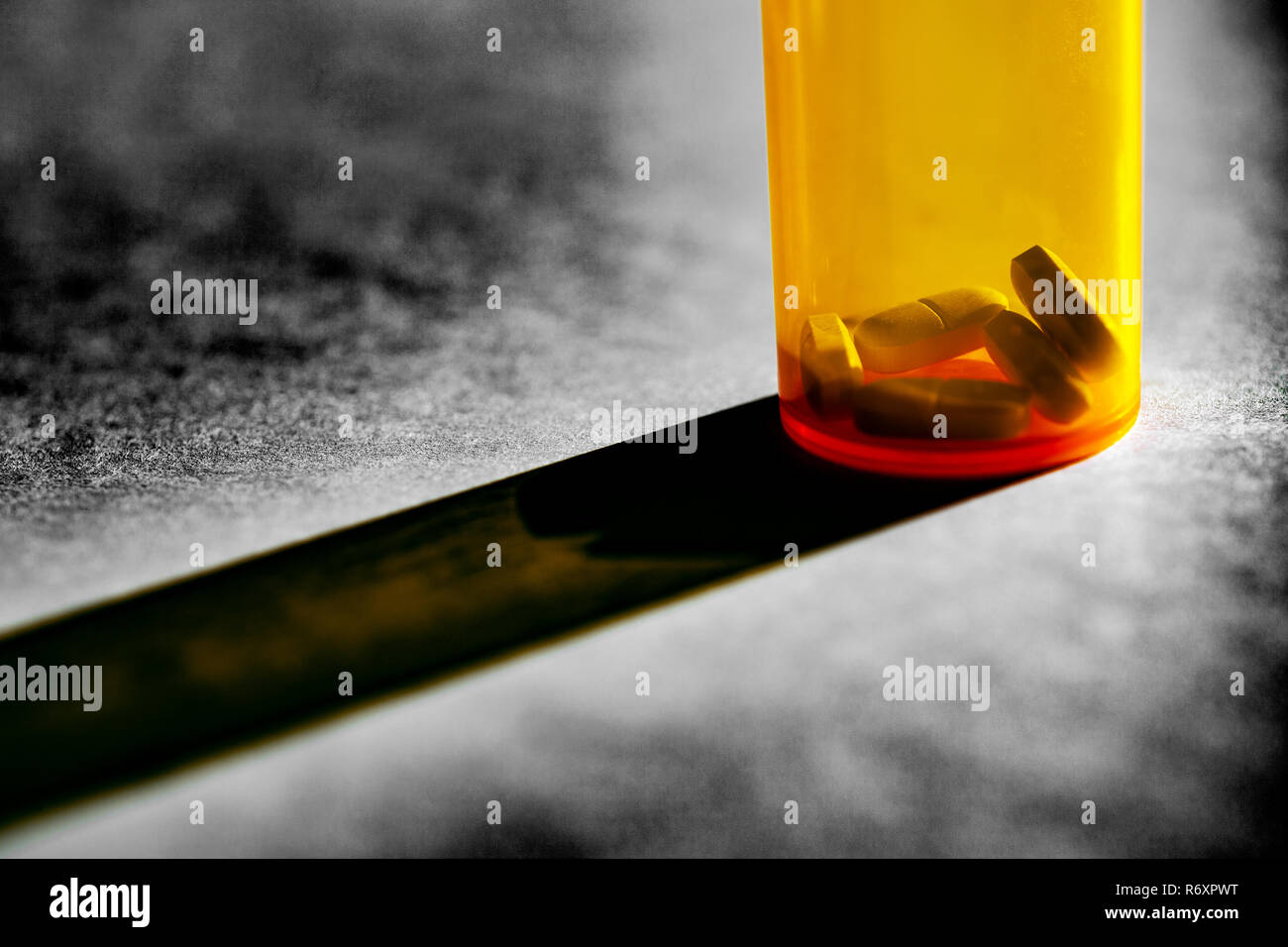 WA 17040-00 ... WASHINGTON - Acetaminophen Hydrocodone Pillen in einer Flasche. Stockfoto