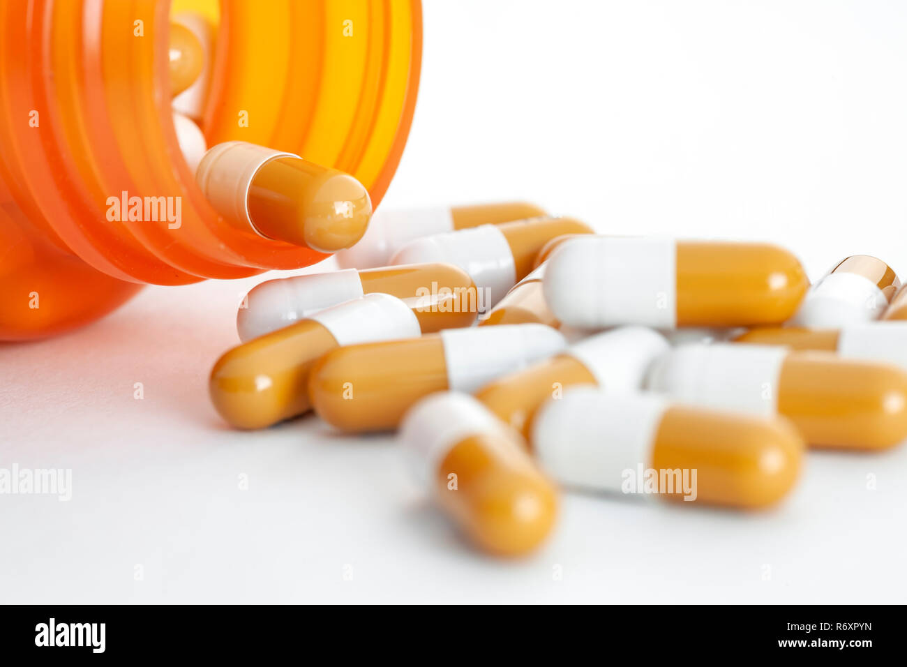 WA 17044-00 ... WASHINGTON - Pillen aus der Flasche. Stockfoto