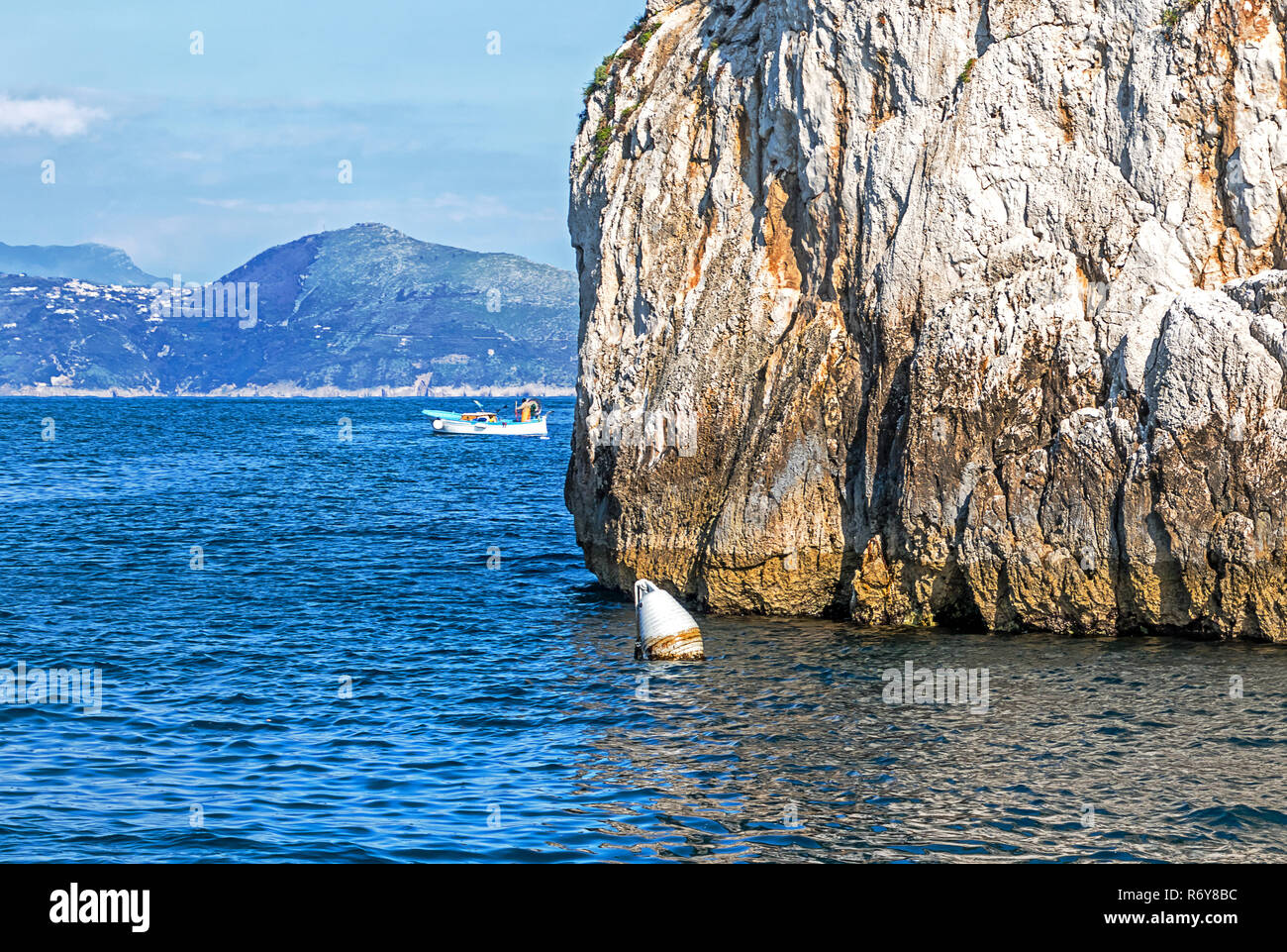 GroÃŸartige Ansicht von seeklippen und der KÃ¼stenlinie in Capri-Insel, Italienisch Stockfoto