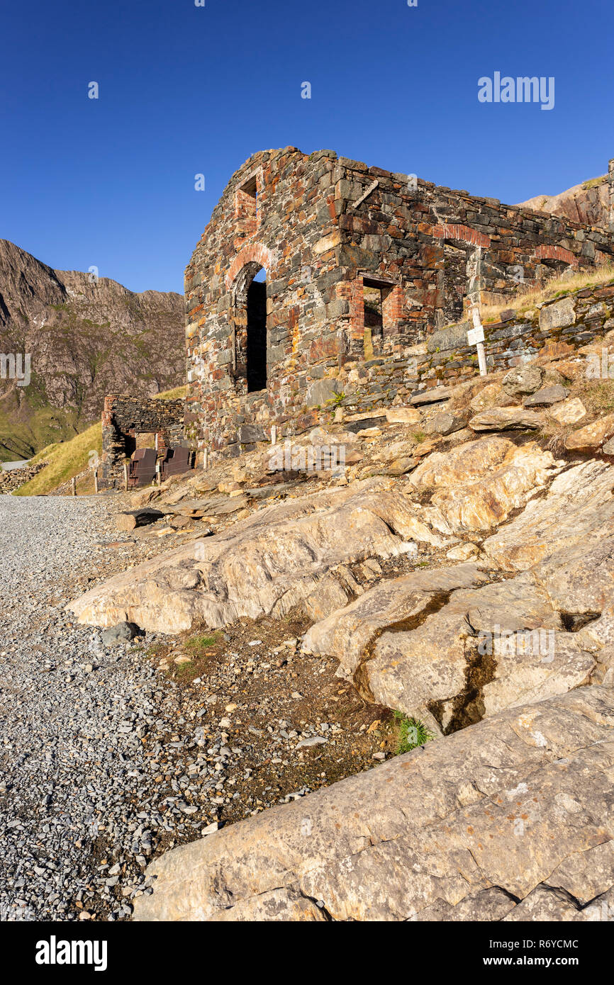 Verlassenen mine Gebäude am Llyn Llydaw, Snowdonia, North Wales Stockfoto